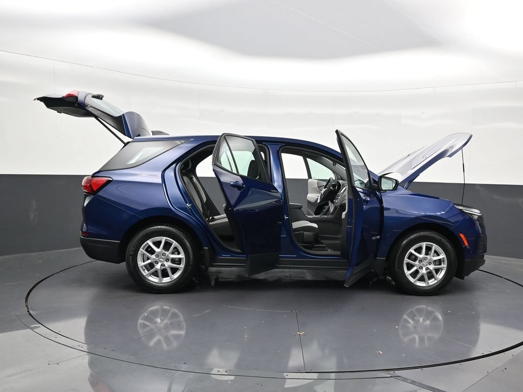 Used 2023 Chevrolet Equinox LS FWD image 27