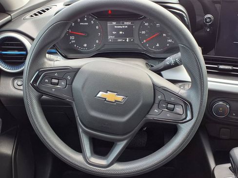 Used 2024 Chevrolet Trax LS w/ LS Convenience Package FWD image 21