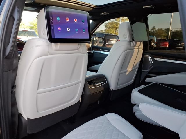 Certified 2026 Cadillac Escalade Platinum Sport w/ LPO, ONYX Package AWD/4WD image 15