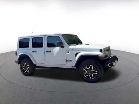 Used 2025 Jeep Wrangler Unlimited Sahara AWD/4WD image 2