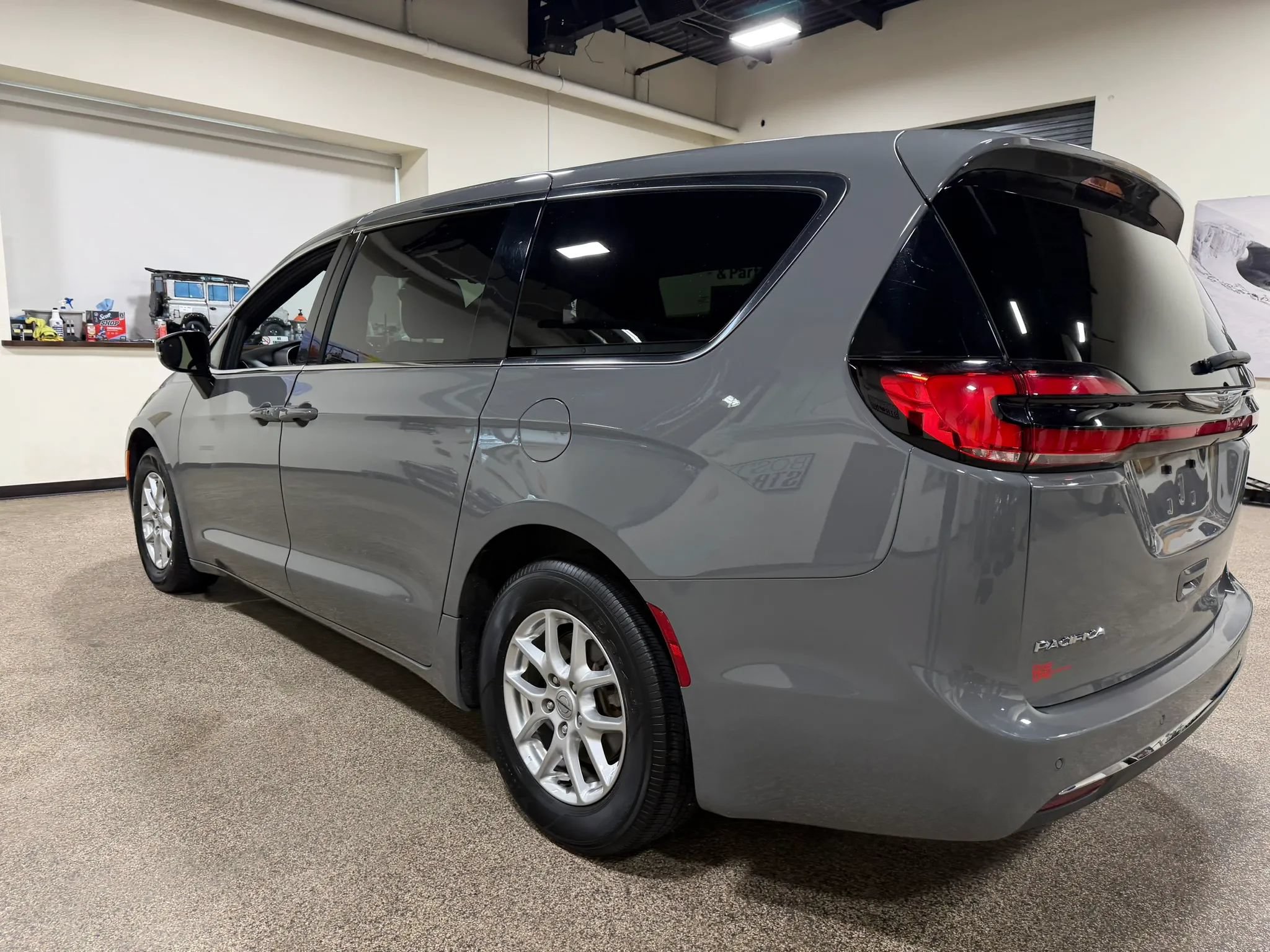 Used 2025 Chrysler Pacifica Select FWD image 20