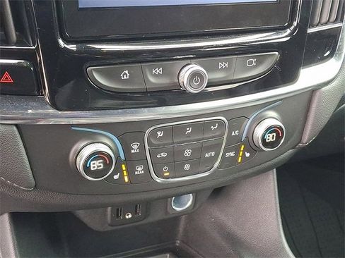 Used 2023 Chevrolet Traverse LT image 13