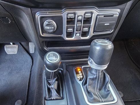 Used 2022 Jeep Wrangler Unlimited Sahara w/ Cold Weather Group AWD/4WD image 39