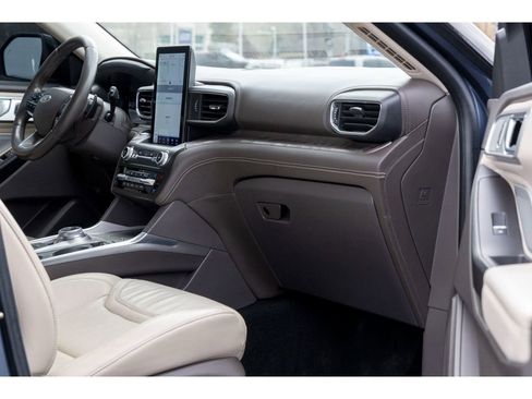 Used 2020 Ford Explorer Platinum w/ Premium Technology Package image 10