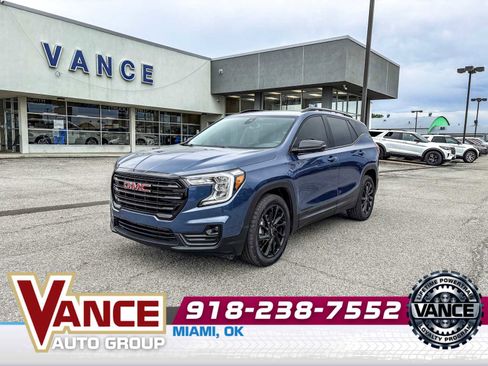 Used 2024 GMC Terrain SLT w/ Elevation Edition FWD image 3