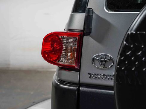 Used 2011 Toyota FJ Cruiser 4WD w/ Convenience Pkg image 11
