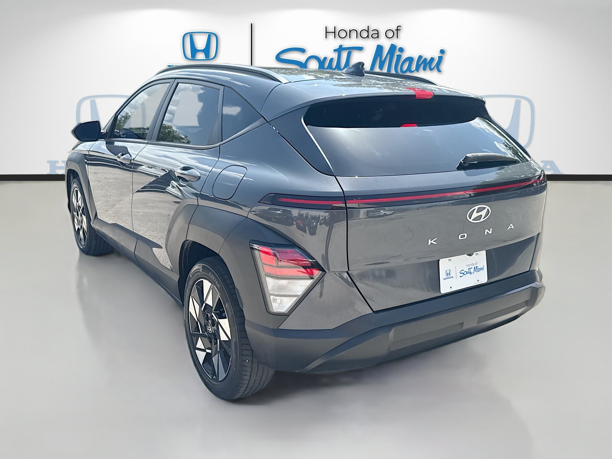Used 2024 Hyundai Kona SEL w/ Convenience Package FWD image 5
