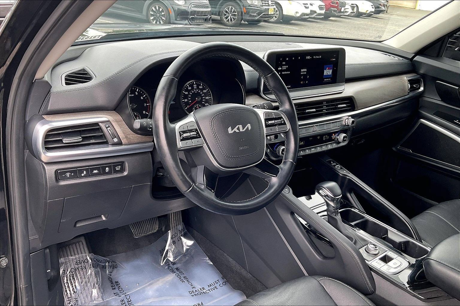 Used 2022 Kia Telluride EX w/ EX Premium Package AWD/4WD image 17