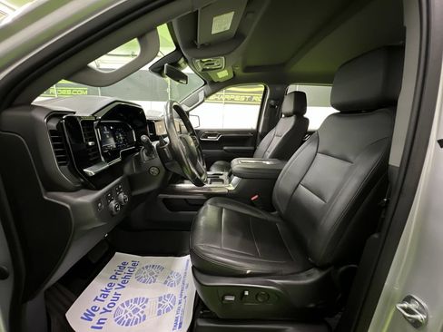 Used 2022 Chevrolet Silverado 1500 LTZ w/ LTZ Convenience Package II AWD/4WD image 17