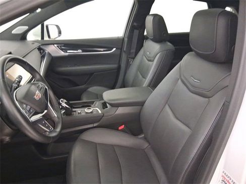 Used 2025 Cadillac XT5 Premium Luxury image 12