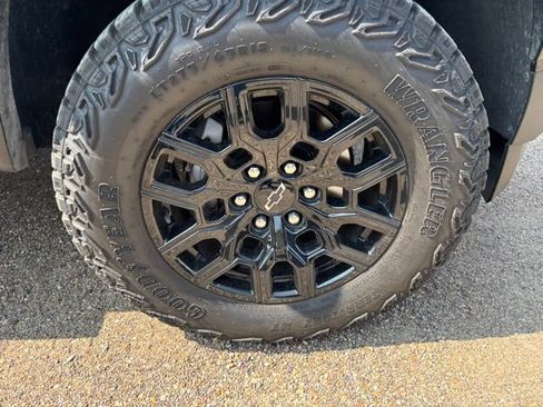 Used 2025 Chevrolet Colorado Trail Boss AWD/4WD image 15