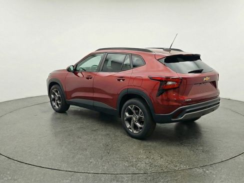 Used 2025 Chevrolet Trax LT FWD image 6