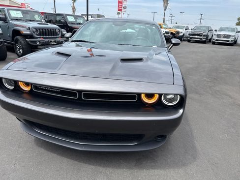 Used 2022 Dodge Challenger SXT RWD image 2