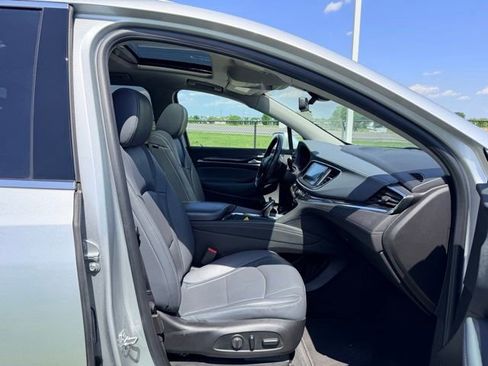 Used 2019 Buick Enclave Premium w/ Experience Buick Package FWD image 11