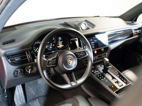 Certified 2024 Porsche Macan AWD/4WD image 4