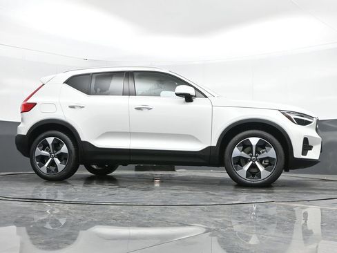 New 2025 Volvo XC40 B5 Core w/ Protection Package Premier image 40