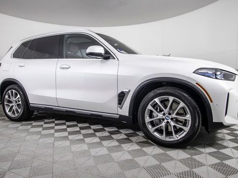 Used 2026 BMW X5 xDrive50e w/ Climate Comfort Package AWD/4WD image 2