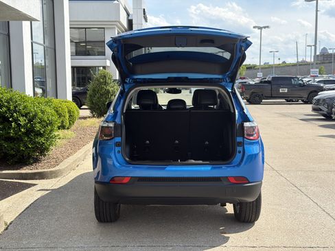 Used 2022 Jeep Compass Latitude w/ Sun and Sound Group AWD/4WD image 11