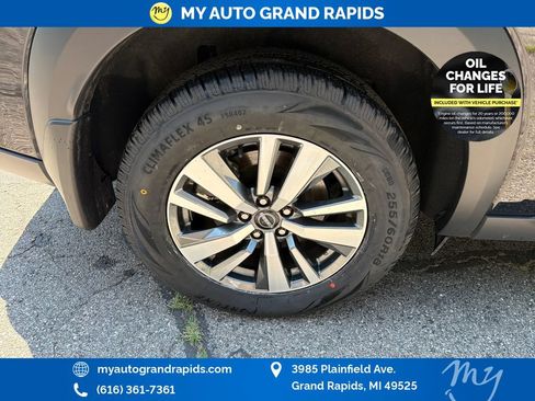 Used 2025 Nissan Pathfinder SL AWD/4WD image 33