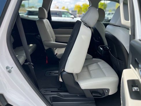 Used 2022 Kia Telluride EX w/ EX Premium Package AWD/4WD image 29