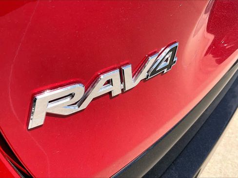 Used 2025 Toyota RAV4 XSE AWD/4WD image 31