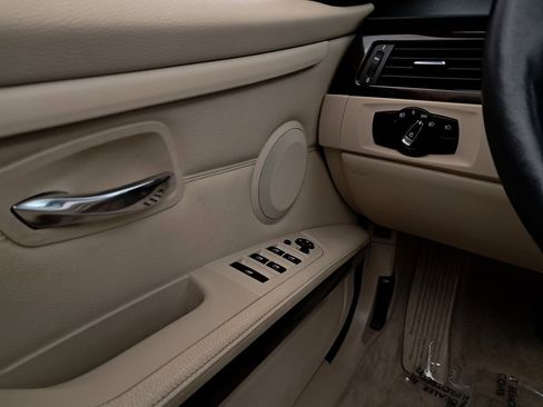 Used 2012 BMW 328i Convertible image 11