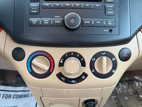 Used 2011 Chevrolet Aveo LT image 24