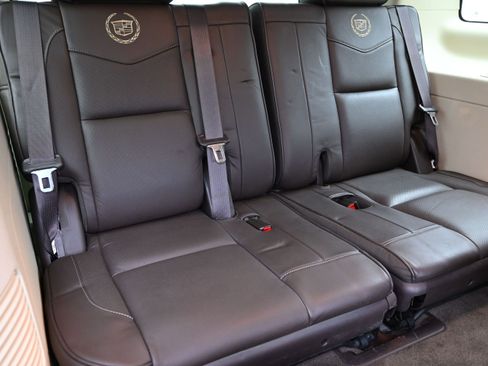 Used 2014 Cadillac Escalade Platinum RWD image 39