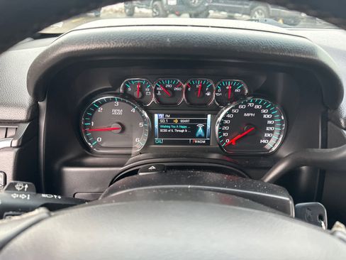 Used 2015 Chevrolet Suburban LT image 19