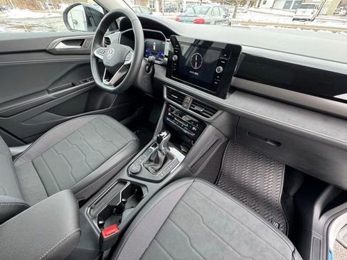 New 2026 Volkswagen Taos SE image 24
