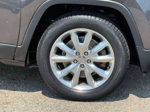 Used 2017 Jeep Cherokee Limited w/ Luxury Group AWD/4WD image 9