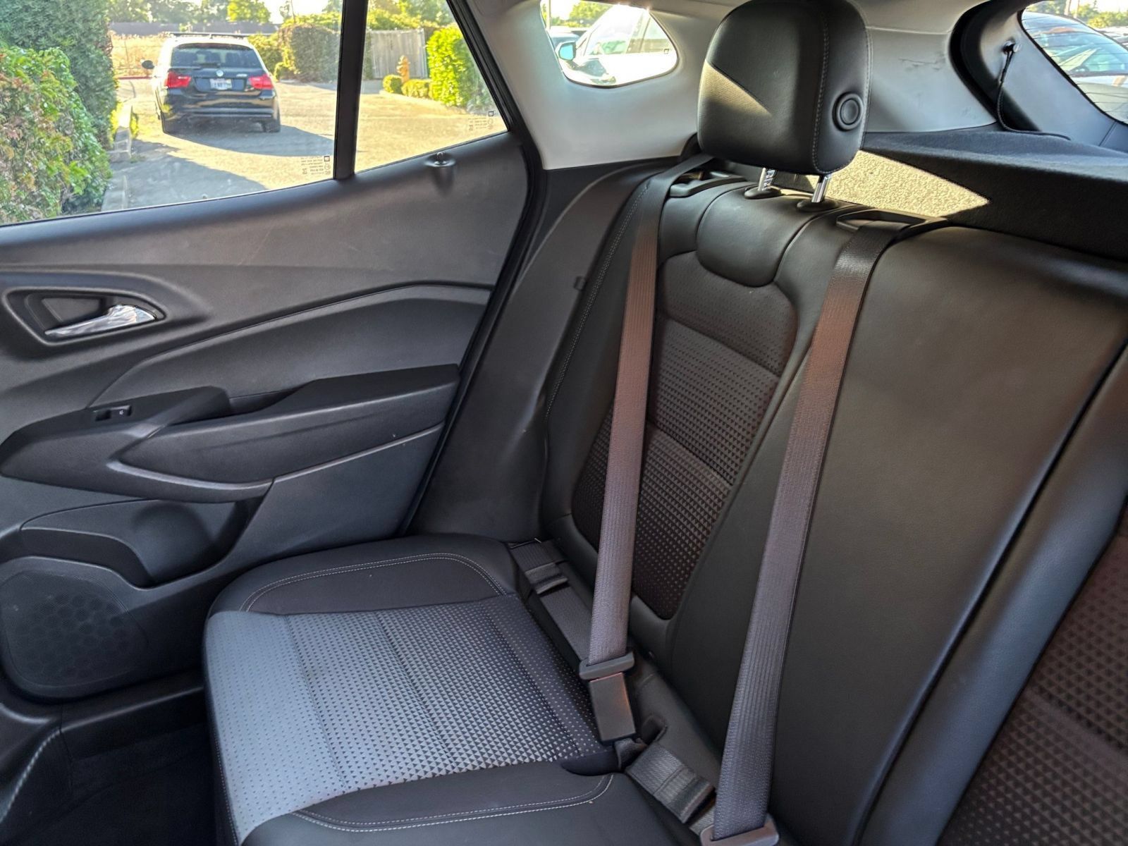 Used 2025 Chevrolet Trax LT FWD image 38