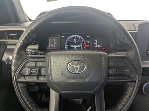 Used 2025 Toyota Tacoma SR5 AWD/4WD image 17
