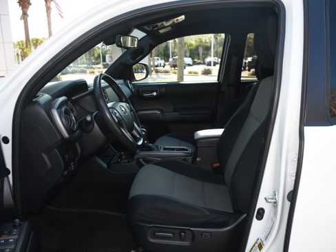 Used 2021 Toyota Tacoma TRD Off-Road w/ Technology Package image 7