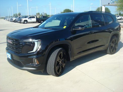 Used 2025 GMC Acadia Elevation w/ Elevation Premium Package FWD image 3