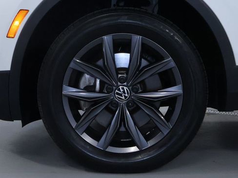 Used 2023 Volkswagen Tiguan SE image 33