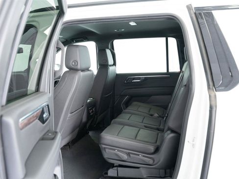 Used 2025 Chevrolet Suburban Z71 AWD/4WD image 11