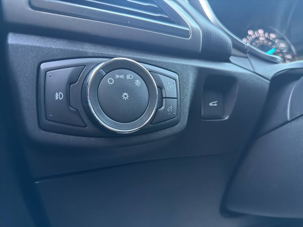 Used 2017 Ford Fusion SE w/ Equipment Group 201A FWD image 13