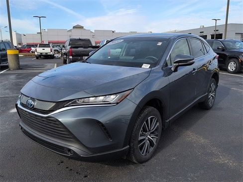 Certified 2022 Toyota Venza LE image 3