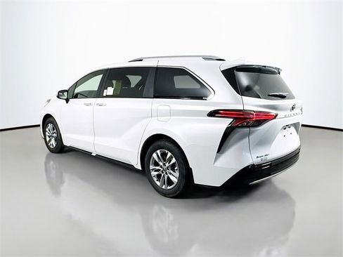 New 2026 Toyota Sienna Limited image 6