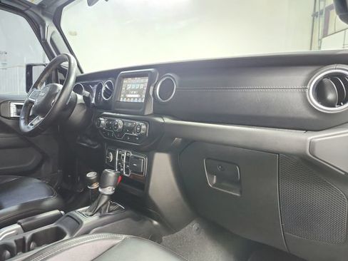 Used 2021 Jeep Wrangler Unlimited Sahara w/ Cold Weather Group AWD/4WD image 38