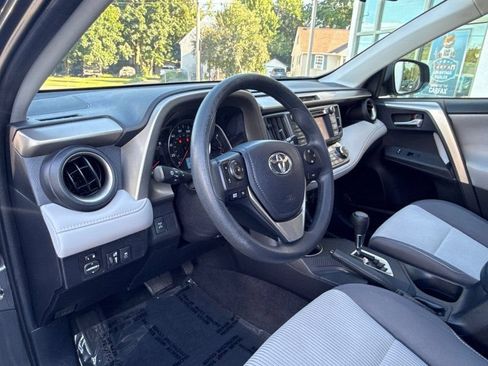 Used 2014 Toyota RAV4 XLE AWD/4WD image 10