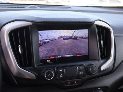 Used 2024 GMC Terrain SLT image 17