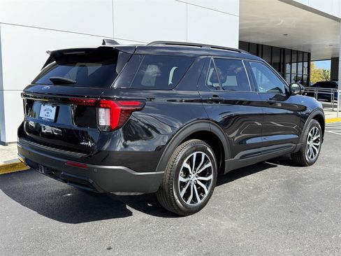 Certified 2025 Ford Explorer ST-Line image 4