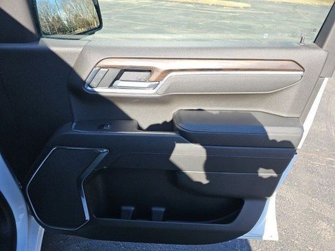 Used 2025 GMC Sierra 1500 SLT image 15