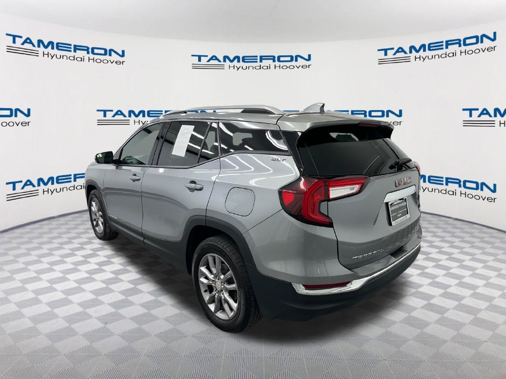 Used 2024 GMC Terrain SLT AWD/4WD image 3