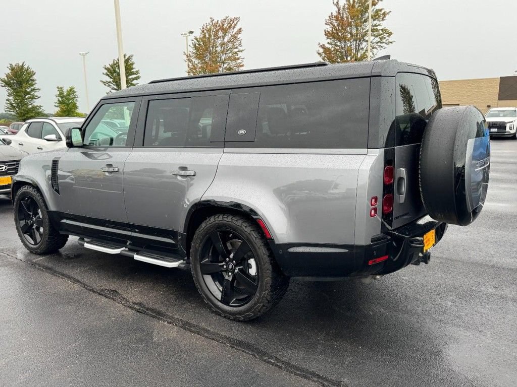 Used 2024 Land Rover Defender 130 X-Dynamic SE AWD/4WD image 5