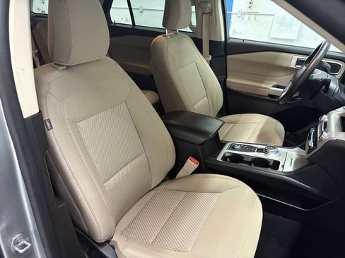 Used 2023 Ford Explorer XLT AWD/4WD image 19