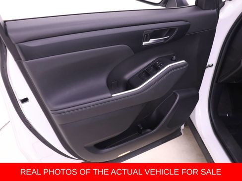 Used 2022 Toyota Highlander XLE image 8