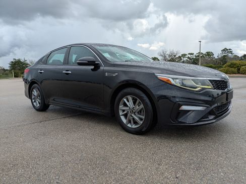 Used 2019 Kia Optima LX FWD image 2